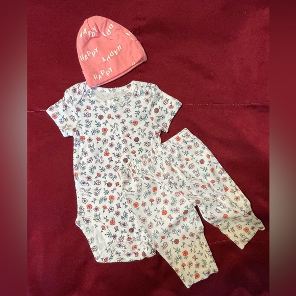 3-Piece Set (Short Sleeve Flowers & Unicorns Onesie, Pants & Pink Happy Hat) - Picture 1 of 9